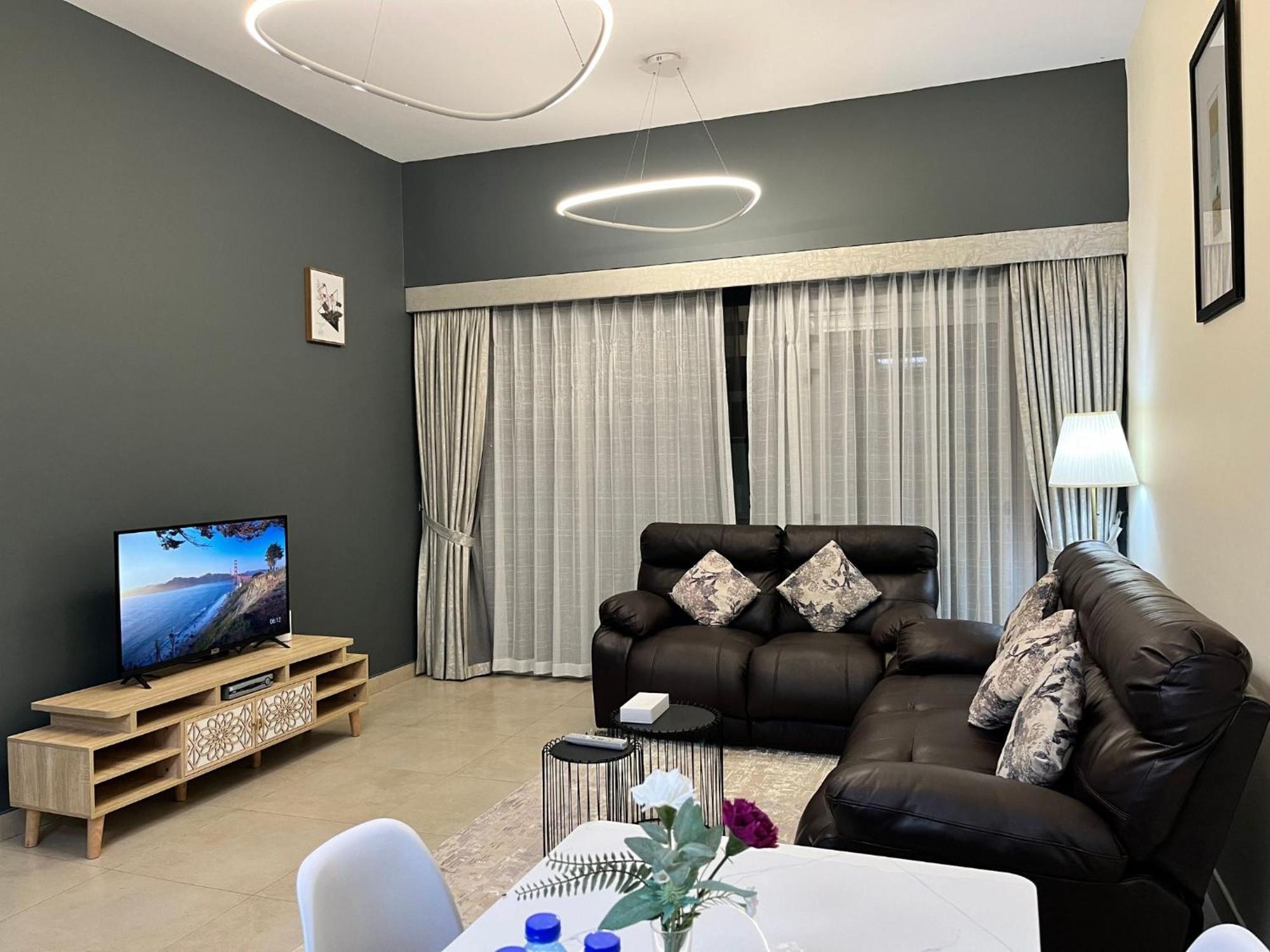 Trinity Holiday Homes - Spacious Modern Living 1Br & 2Br Unique Apartment Dubai Exterior photo